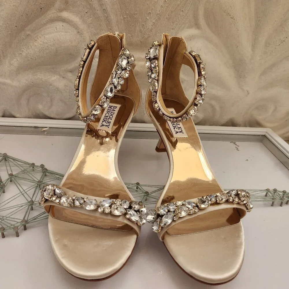 Badgley Mischka Embellished Sandals. NWT. Size 6